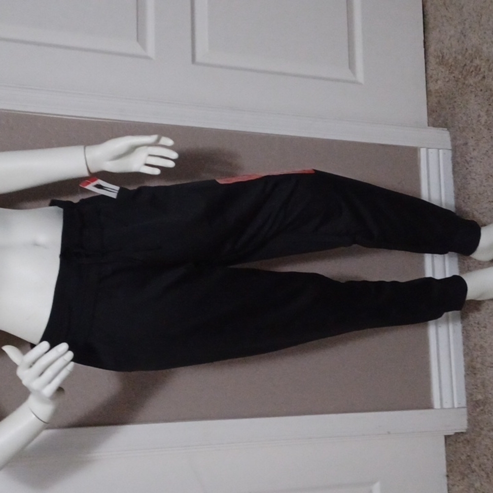 - Woman 32 heat leggings